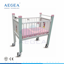 AG-CB004 capa de polvo móvil de acero adulto niños recuperación cama sueño plataforma muebles médico pediátrico hospital bebé cuna